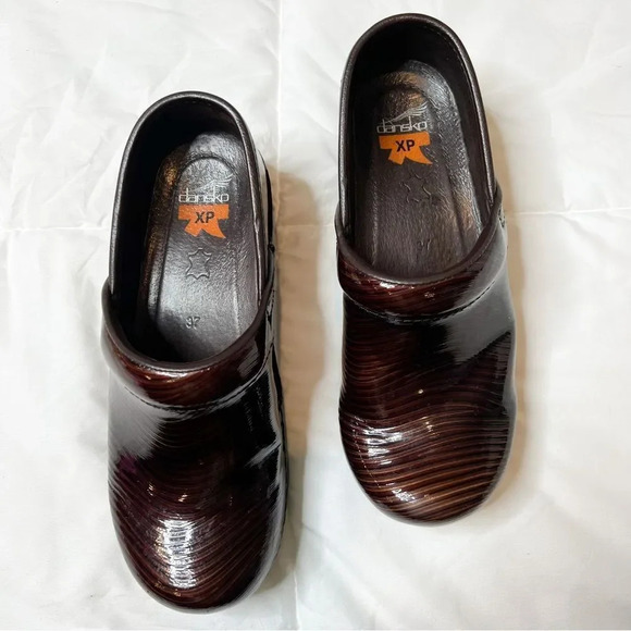 Dansko Abstract Line Print Clog Shoes - Picture 1 of 11